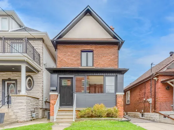 640 Runnymede Rd, Toronto, ON M6S 3A2