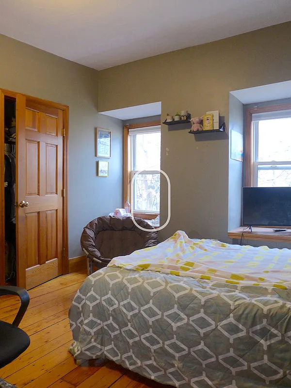 6 bed, 9999 sqft, $1,500 — Photo 2
