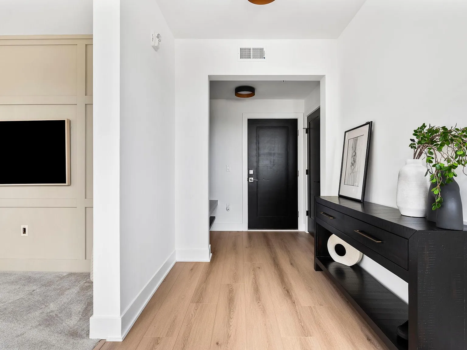 4 bed, 2745 sqft, $4,500 — Photo 3