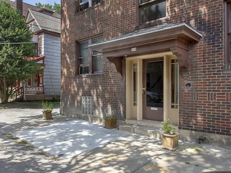 709 Pitt St #1L — Photo 10