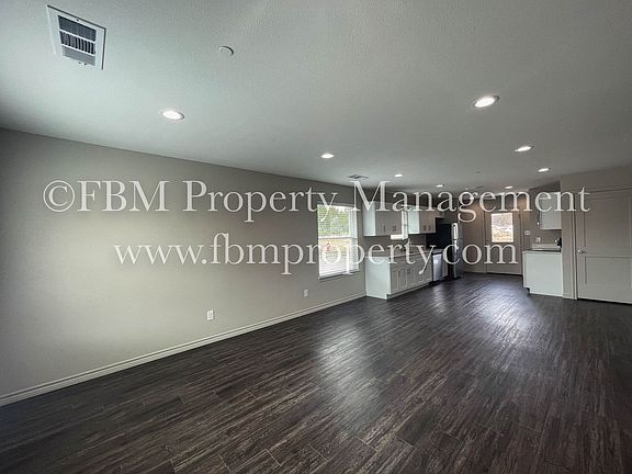 3rd image of 1203 N Clay St #114
