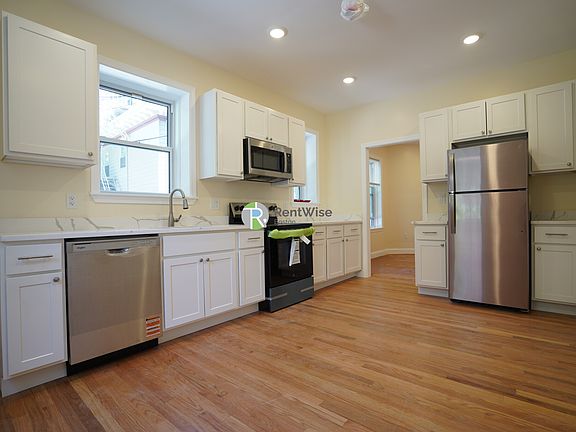 4th image of 10 Beals St #3