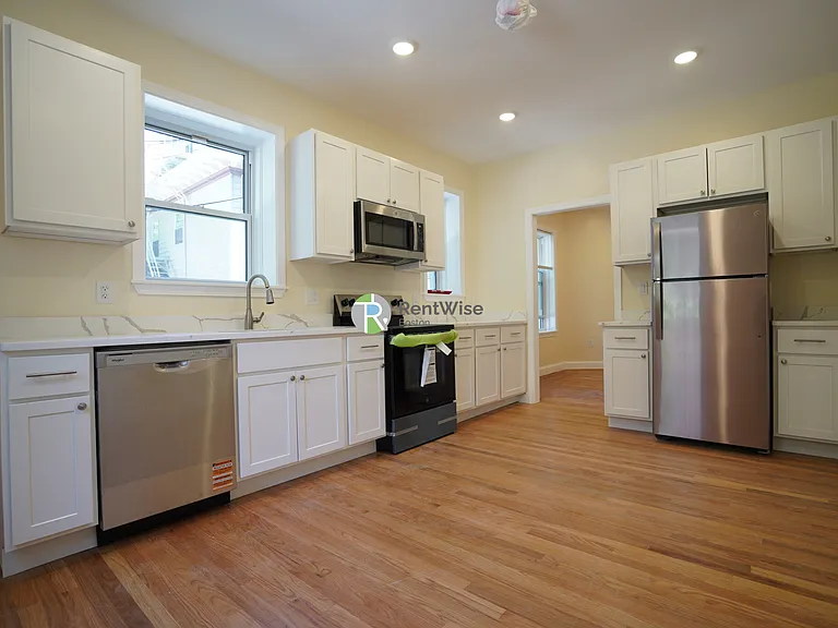 10 Beals St #3 — Photo 4