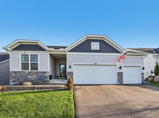 2800 Isabelle Dr, Victoria, MN 55386