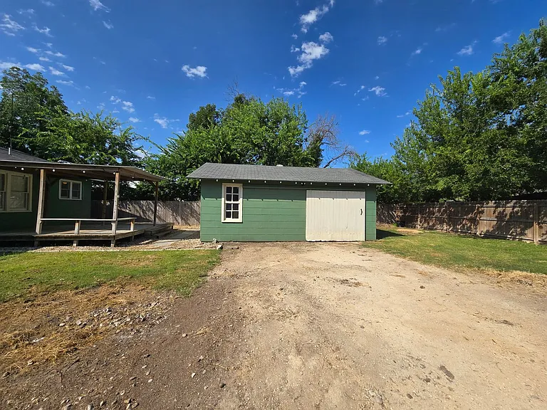 893 Pine St — Photo 23