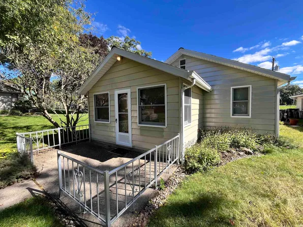 12691 N Rainey Rd E, Syracuse, IN 46567