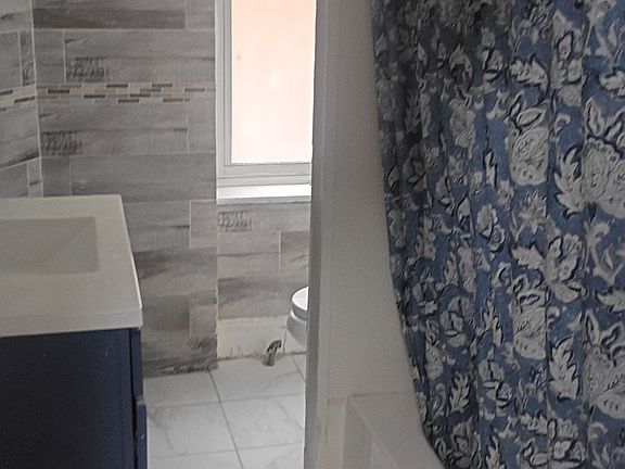 4th image of 28 Hudson St #2