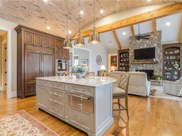 7955 Valley View Dr, Clemmons, NC 27012