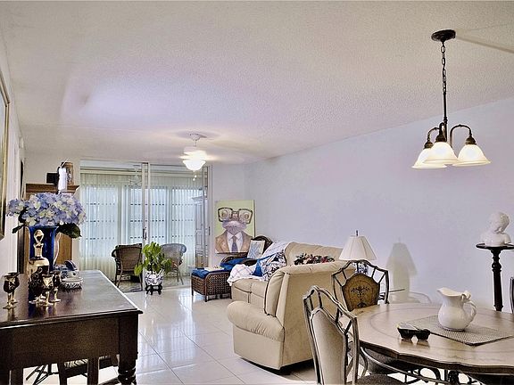 5th image of 2571 Aragon Boulevard #321