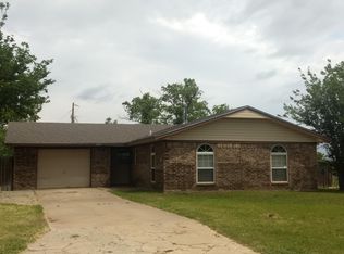 605 Ridgeway St, Geronimo, OK 73543