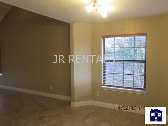 5th image of 1002 Creek St