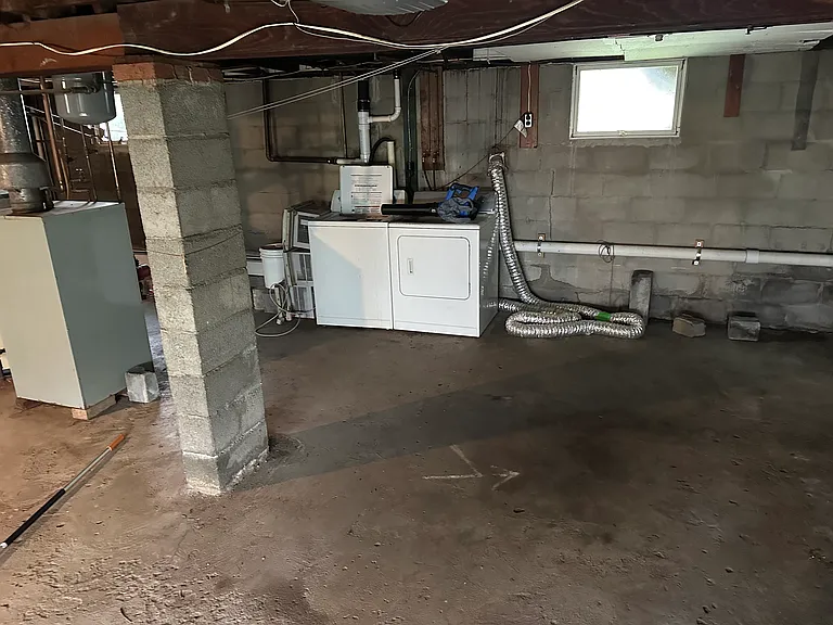 436 Hess St — Photo 8
