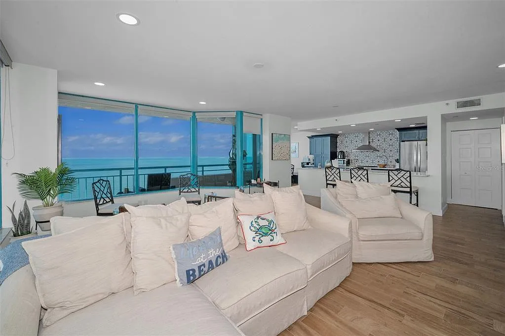 3 bed, 2.0 bath, 1800 sqft, $7,500 — Photo 2