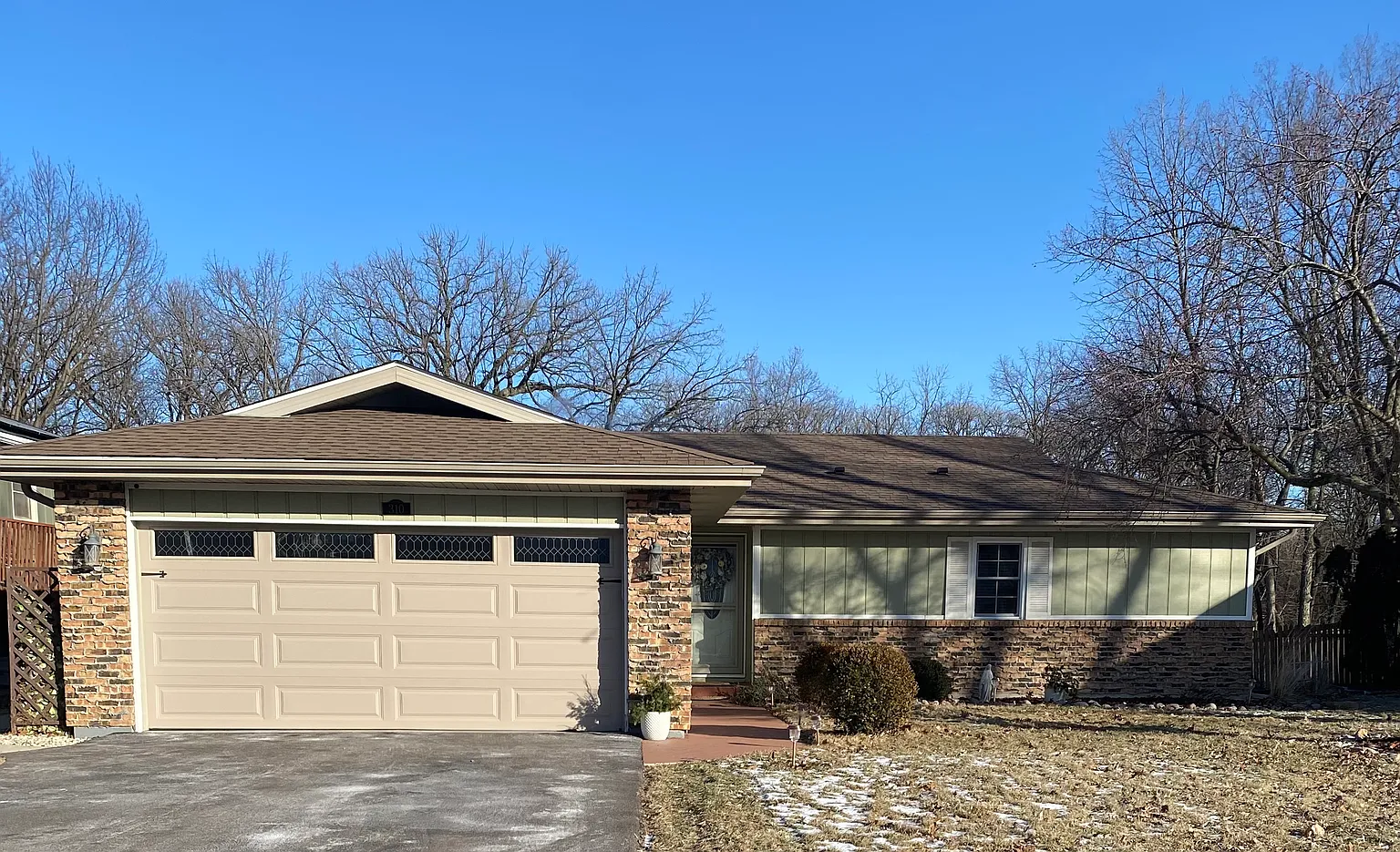 310 N Brookshore Dr photo 1