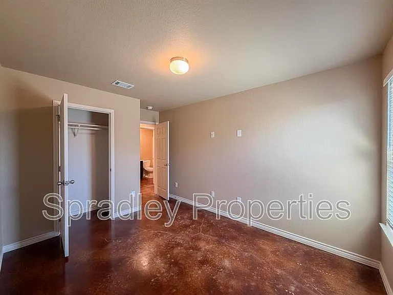 1044B Edwards Dr — Photo 7