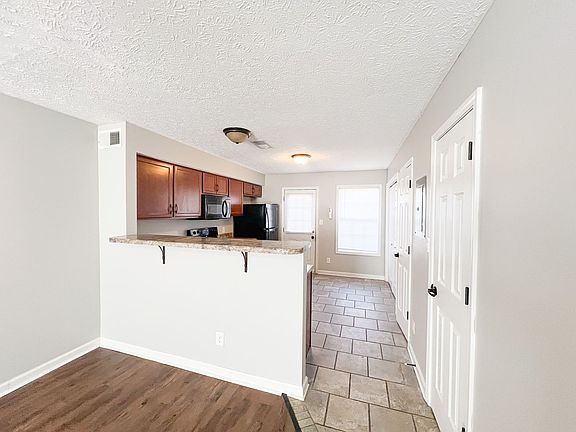 5th image of 517 Patriot Park Ct Unit B