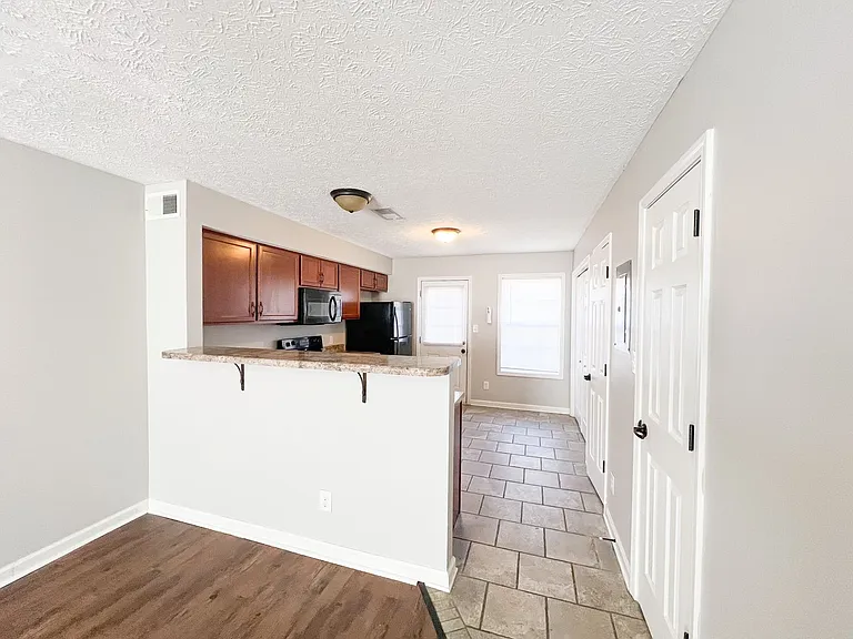517 Patriot Park Ct #B — Photo 5