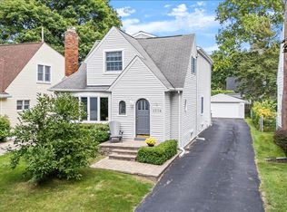 1775 Woodland Ave, Sylvan Lake, MI