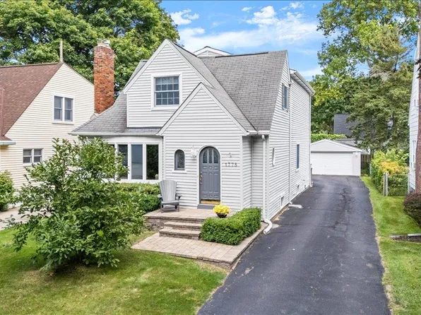 1775 Woodland Ave, Sylvan Lake, MI 48320