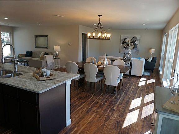 3rd image of 107 Brookwood Dr