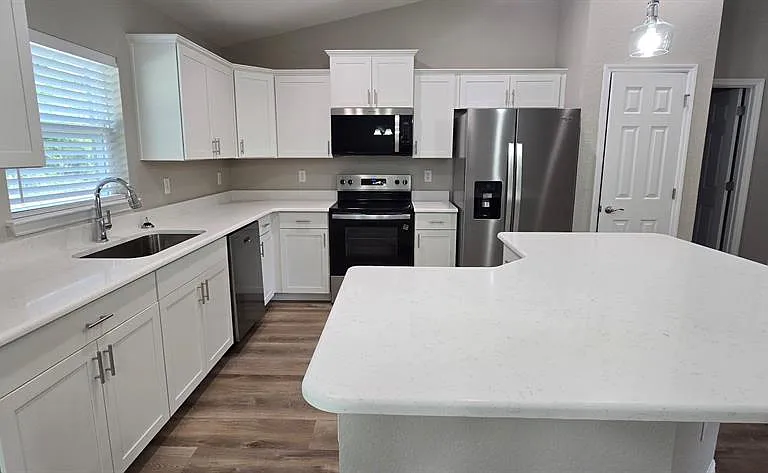 1482 W Manchester Dr — Photo 4