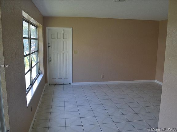 3rd image of 112 SW 19th Ave #12