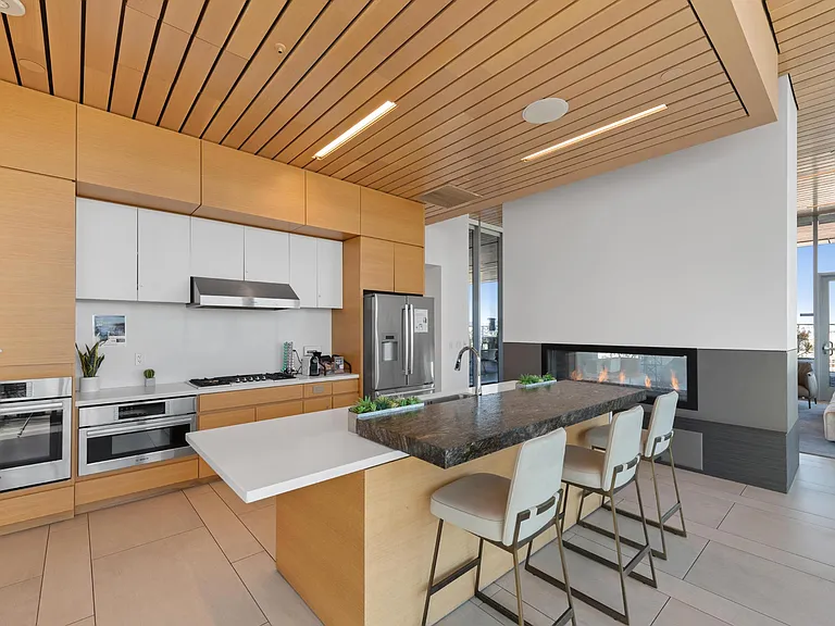 3033 Wilshire — Photo 35