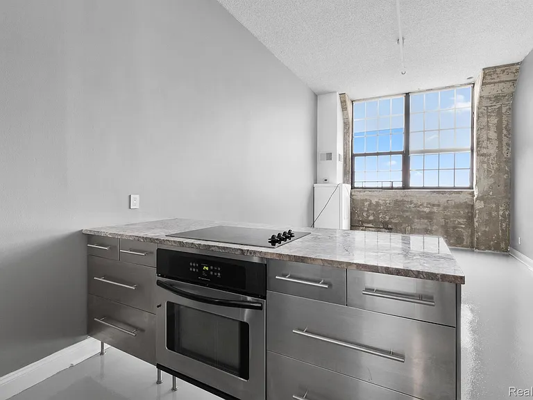 6533 E Jefferson Ave #704 — Photo 7
