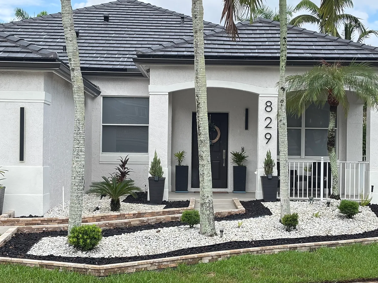 4 bed, 2.5 bath, 2500 sqft, $5,600 — Photo 2