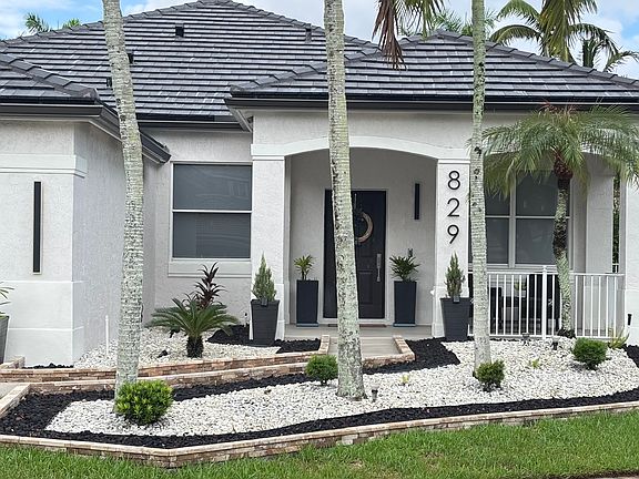2nd image of 829 Azalea Pl