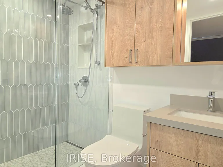 89 McCaul St #426 — Photo 7
