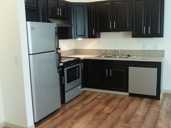 4th image of 406 Legion Way SE Unit 204