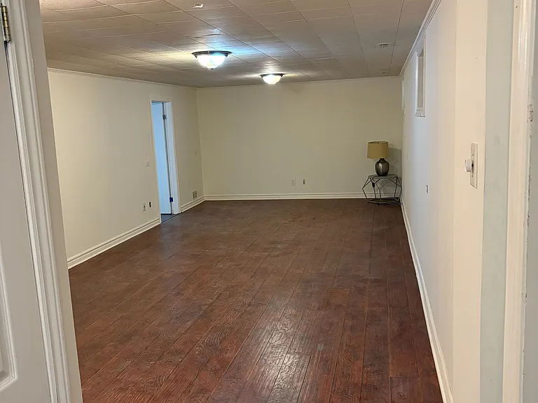 76 Rockport Cres #BASEMENT — Photo 2