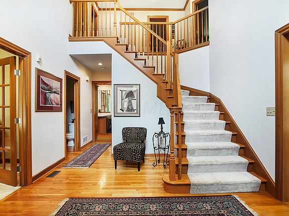 3rd image of 369 Rosewood Ct