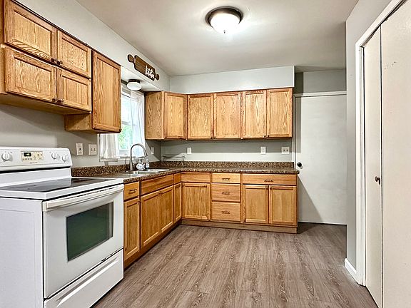 3rd image of 21773 Illinois Ave