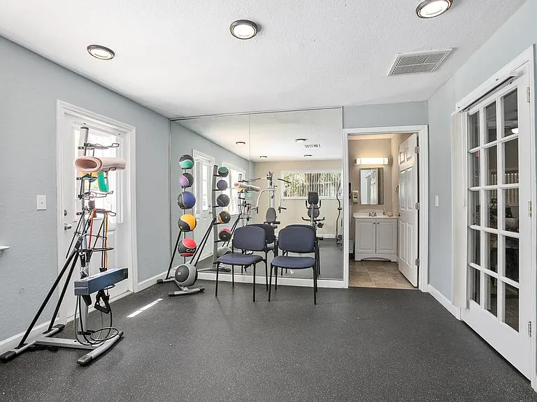 Bella Lago Apartments — Photo 4