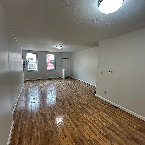 1308 Boyle St — Photo 2