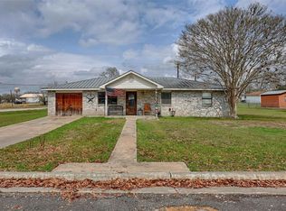 311 Klesel St, Schulenburg, TX 78956