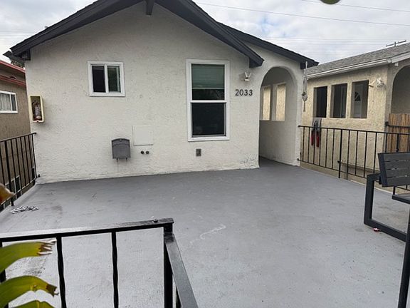 3rd image of 2033 Garnet Ave APT A