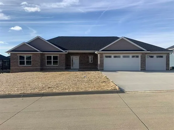 363 Solomia Ct, Peosta, IA 52068