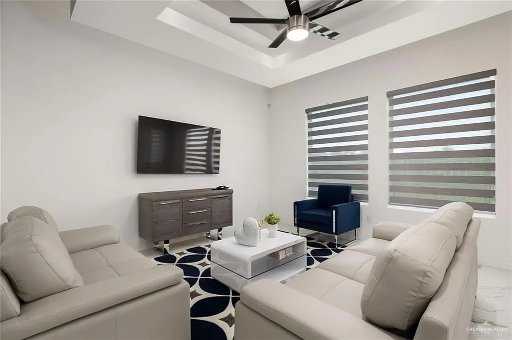 3 bed, 2.5 bath, 1800 sqft, $2,600 — Photo 2
