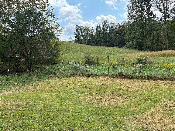 2nd image of 202 Cardinal Ln