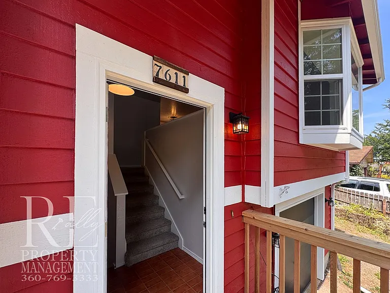 7611 Oak Park Dr NW — Photo 3