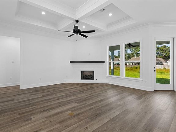 3rd image of 72629 Robindale Dr
