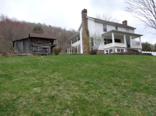 700 Greenbrier Dr, Hinton, WV 25951