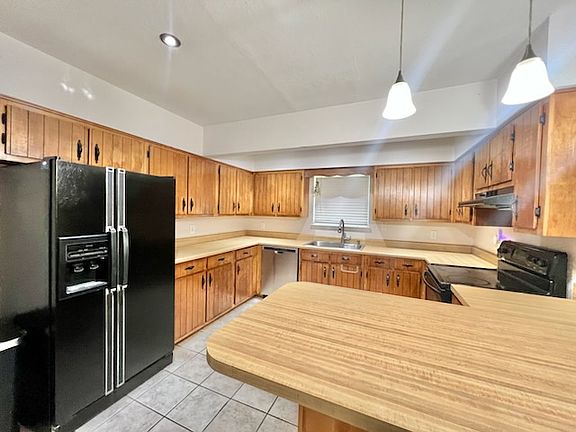 5th image of 904 Cloverdale Ct