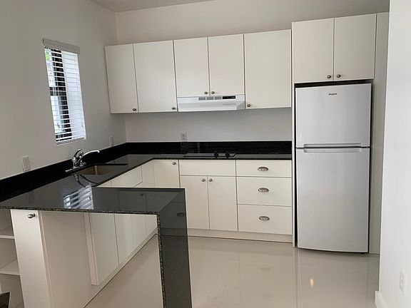 4th image of 23 Salamanca Ave #7