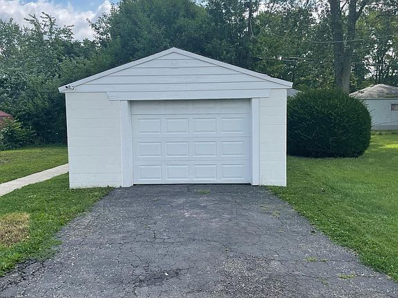 3rd image of 3146 Medina Ave