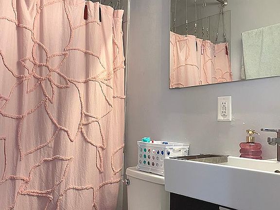 3rd image of 320 Hawley Ave APT 5