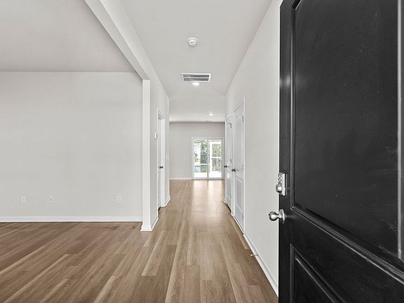 3rd image of 531 Meadowgrass Ct